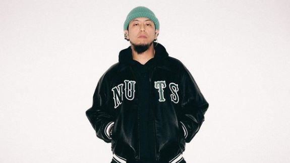 饒舌歌手唱一半遭男襲臀　怒PO片緝凶喊告