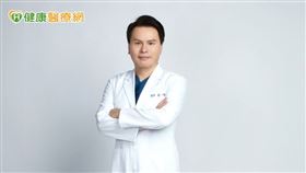 豐秀整形外科診所鐘一傑醫師指出，自體脂肪顧名思義是取於自身脂肪，且移植後存活下來的脂肪細胞穩定性較佳，可以根據自身需求填補於想要改善的身體部位。