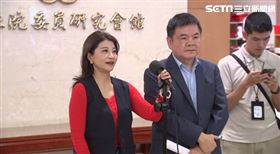 民進黨黨團副幹事長林楚茵於中興大樓1樓接受聯訪。