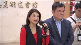 民進黨黨團副幹事長林楚茵於中興大樓1樓接受聯訪。