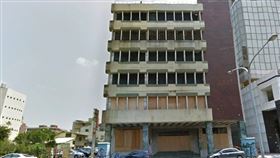 杏林醫院曾風光一時，結束營業後荒廢30年，近年經過修復，部分空間改建為商場。（翻攝Google maps）