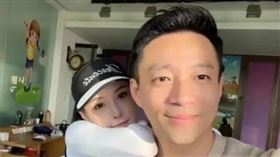 張穎穎（左）是汪小菲的前女友。（圖／翻攝自微博）