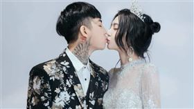 謝和弦（左）和莉婭（右）近期在籌辦婚禮。（圖／翻攝自莉婭臉書）