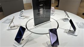 價差更超過五千元的iPhone 15 Pro（128GB）此時正是撿尾盤最佳時機。（圖／品牌業者提供）