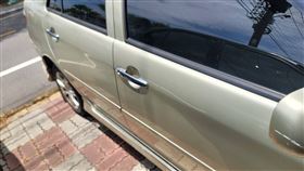 台中,梧棲,刮車,怪客,行竊,洩憤（圖／翻攝畫面）