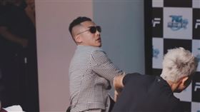 孫安佐（右）與台中燒打雞帶來一段衝突（圖／翻攝自臉書）