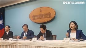 總統府「健康台灣推動委員會」今(22)日下午舉行首場會議，會後由發言人郭雅慧、總統府副祕書長張惇涵、衛福部長邱泰源及健保署長石崇良舉行會後記者會。(圖/記者盧素梅攝影)