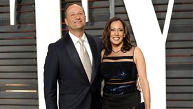 賀錦麗與「第二先生」任德龍（Douglas Emhoff）。（圖／美聯社／達志影像）