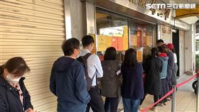彰化蛋黃酥，排隊名店，不二坊，4/1宣布漲價，1顆漲5元變50元,顧客(圖／翻攝畫面)