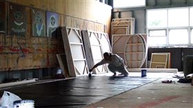 高雄醫學院,神經外科,關皚麗醫師,國畫大師梁奕焚,癱瘓,低頭,頸椎