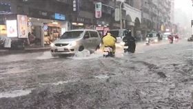 新北,新莊,雨彈,狂炸,幸福路,淹水,警戒,記者莊淇鈞攝影