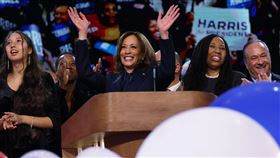 賀錦麗於民主黨全代會發表演說。（圖／路透社／達志影像）