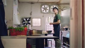 李運慶為了這個角色包了3百顆水餃。（圖／大愛提供）