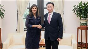 美國前駐聯合國常任代表海莉大使拜會國安會秘書長吳釗燮（圖／國安會提供）