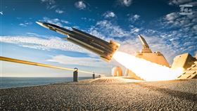 國軍精準飛彈射擊、富江軍艦射擊雄風三型飛彈（圖／軍聞社提供）