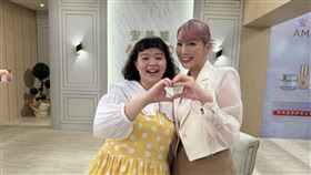 郭婷筠（右）客串《愛的榮耀》，開心與宮美樂合作。（圖／民視提供）