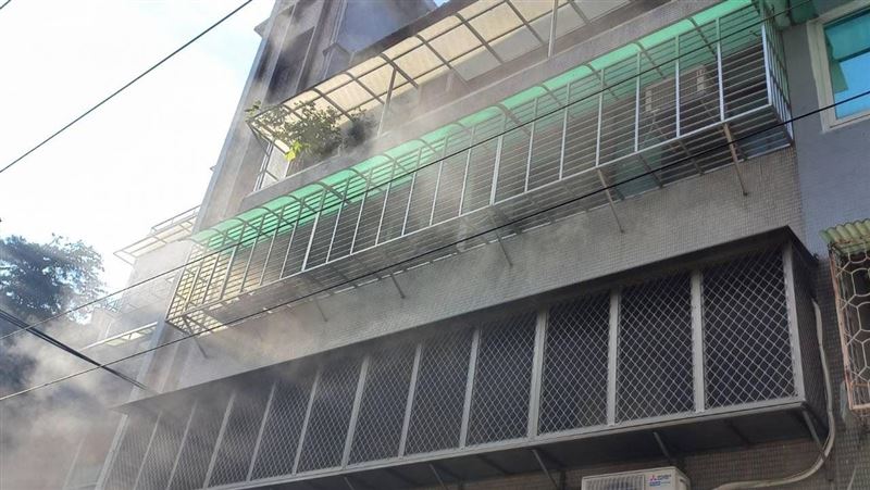 新／北市中山北路民宅火警　消防救出8人