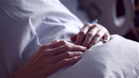 病人躺在床上。（圖／Pixabay）