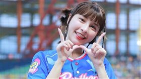 峮峮曾透露啦啦隊會跳到35歲。（圖／翻攝臉書）