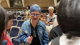 張小燕今天現身台北城市舞台觀賞舞台劇。（圖／記者趙浩雲攝影）