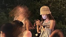 Angelababy帶兒子去迪士尼。（圖／翻攝自微博「芒果撈小萌主」）