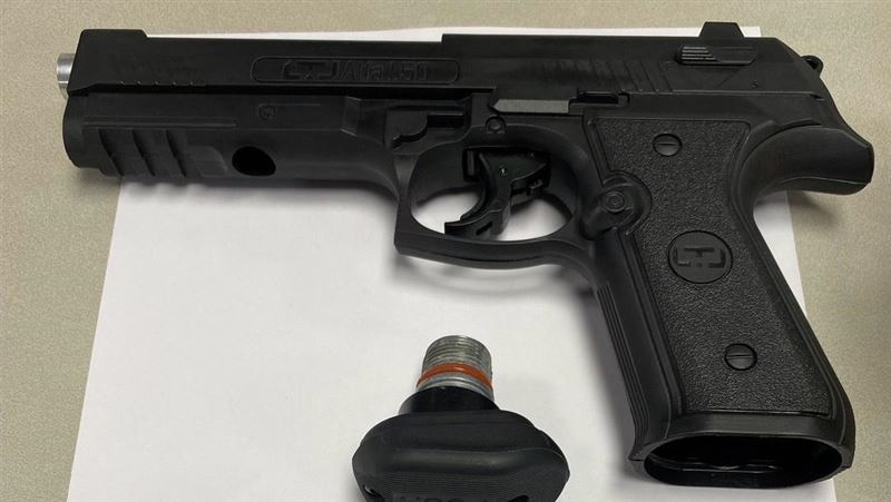 5歲童在家找到真槍　玩瘋「射自己頭」亡