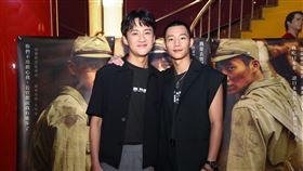 黃冠智（右）、吳翰林《聽海湧》。（圖／公視提供）