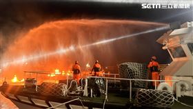 澎湖七美漁港深夜陷火海。（圖／翻射畫面）