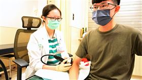 中元剛過中秋又到　快遞員搬貨手傷狂增（圖／翻攝畫面）