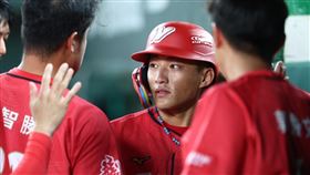 ▲味全龍外野手郭天信，禁賽期滿回歸繳出鐵支表現。（圖／味全龍提供）