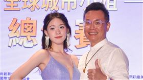 「星二代」陳映彤（左）和父親陳霆合照。（圖／中華全球城市選拔協會提供）