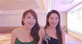 演藝圈「最美雙胞胎」成員依依（右）、佩佩現身全球城市小姐選拔賽（圖／記者鍾智凱攝）