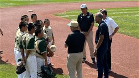 推動體育精神文化融合 美副卿韋瑪致意台灣小將美國副國務卿韋瑪（右2）25日在威廉波特世界少棒錦標賽冠軍賽前，向台灣選手致意。中央社記者廖漢原威廉波特攝  113年8月26日