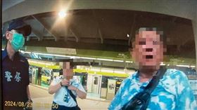 台中捷運，末班車，男子抽菸，台中捷運警察隊攔查(圖／翻攝畫面)
