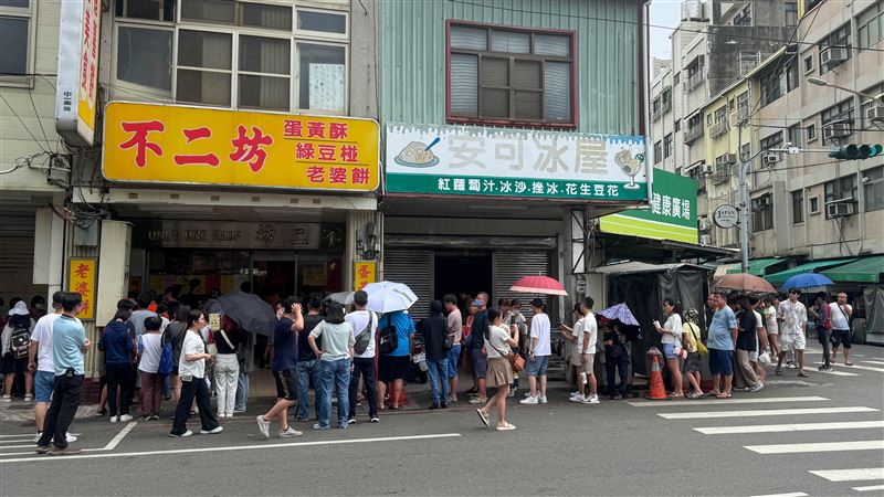 不二坊蛋黃酥排太久！他秒掏500找代購