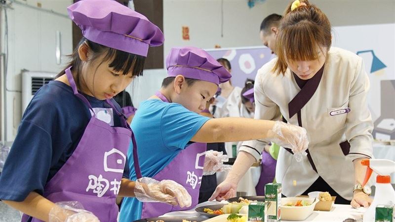 王品陶板屋推公益組　早鳥預購現折百元