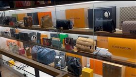 博弈機房，台中30歲李姓夫妻，洗錢16億，名牌包牆， 7千萬身家查扣，保時捷(圖／翻攝畫面)