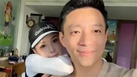 張穎穎（左）是汪小菲的前女友。（圖／翻攝自微博）