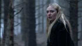 《窺探者》由天才童星出身的達科塔芬妮主演。（圖／HBO GO提供）