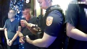 北市酒店門口發生鬥毆，警方將曾男等3人帶回警局偵辦。（圖／翻攝畫面）