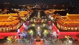 中國陝西省西安市的「大唐不夜城」是知名旅遊景點，遊客爆棚。（圖／翻攝微博）