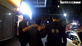 印度男子在陰廟搭訕男子，猜對生日、老婆英文名要錢。（圖／翻攝畫面）