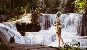 尚比亞維多利亞瀑布安凡尼度假酒店，可以盡情體驗泛舟的刺激感，或乘坐直升機、輕型航空器，從高空中俯瞰維多利亞瀑布的壯觀美景。（圖／飯店旅宿業者提供）