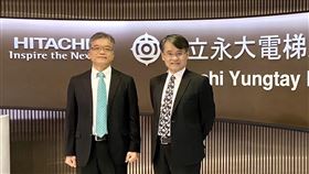 日立永大電梯公司董事長井手浩二（左）與總經理沈裕舜（右）指出，將持續推動運營技術、情報技術及高性能產品，創造正向經濟價值。（圖／日立提供）