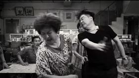 《小雁與吳愛麗》曾國城暴打楊貴媚。（圖／翻攝YT）