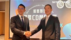 保瑞今（27）日宣布董事會通過與泰福生技（6541）進行策略聯盟，保瑞集團董事長暨執行長盛保熙（左）、泰福生技董事長暨執行長陳林正（右）。（圖／記者王翊綺攝影）