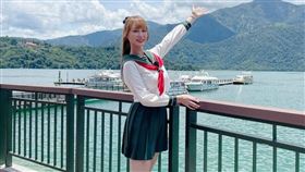 短今遇到男鄰居裸上身唱歌。（圖／翻攝自短今IG）