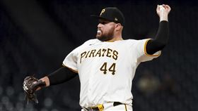 ▲特雷茲（Rowdy Tellez）客串投手登板，投出壞球被判好球讓打者傻眼。（圖／美聯社／達志影像）