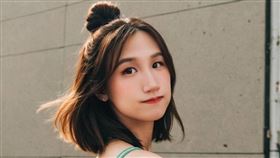 黃敬雅說，黃國昌終於醒了，「不過讓他醒的依然不是鬧鐘，而是民進黨」。（圖／翻攝自黃敬雅臉書）