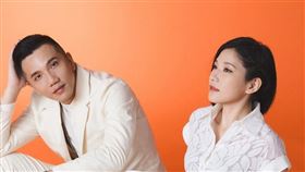 Sandra（右）公開婚紗照（圖／翻攝自臉書）